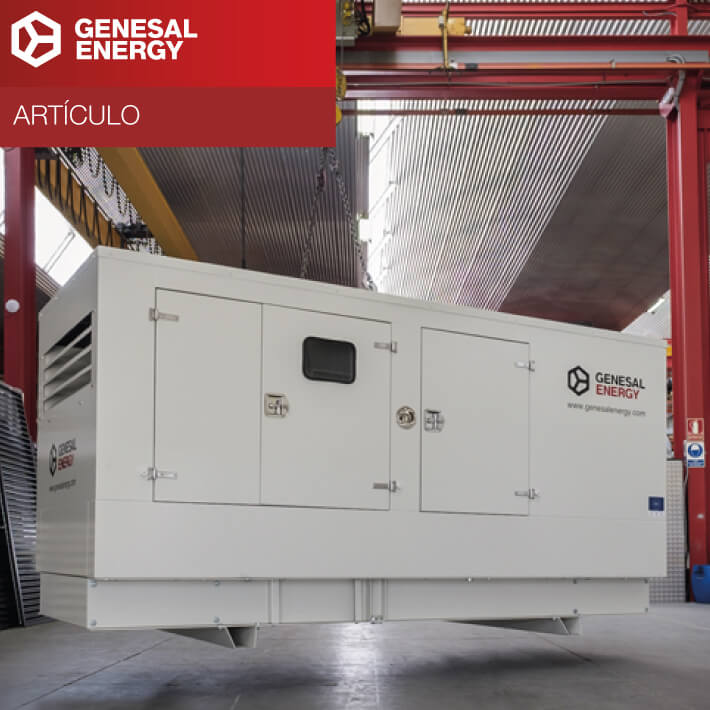 Grupo electrógeno industrial en una planta de producción, ilustrando los factores que influyen en cuánto vale un grupo electrógeno.