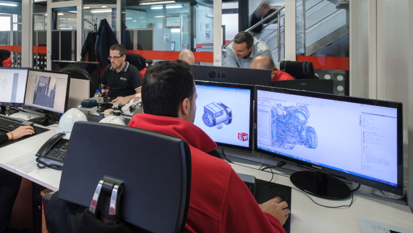 Engineers working on 3D component design, applying additive manufacturing technology.