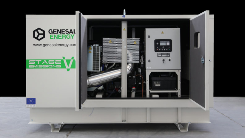 Genesal Energy Stage V generator set with open canopy, designed to meet European emission regulations and ensure maximum energy efficiency.