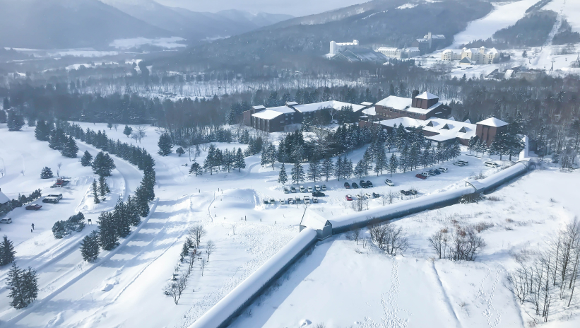 Facilities in arctic environment, representing extreme conditions for generator operation
